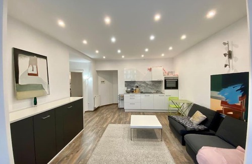 Tempelhof Apartment | Lake Side Park/Historic/BER/THF