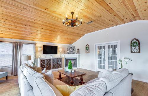 Milledgeville House | Lake Sinclair Since Day 1 Family Lake House