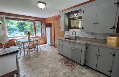 Newbury Cottage | Lake Sunapee, Cozy, Lakefront - Affordable - 4 Season - Cottage