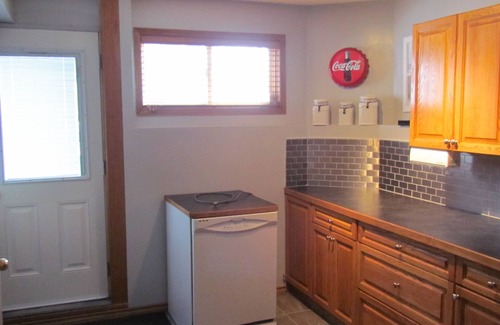 Southeast Calgary House | Lake Sundance - Private Walk Out Suite