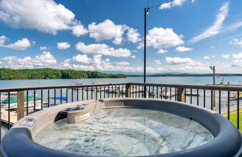 Dandridge House | Lake Therapy @Smoky Mtn Lakeside