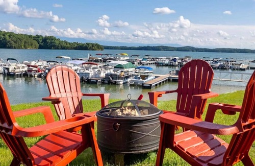 Dandridge House | Lake Therapy @Smoky Mtn Lakeside