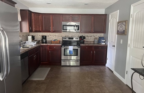 Jamestown House | Lake Time Cottage, 3 Bedroom 2 Bath, <3 Mile from Jamestown