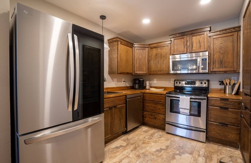 Bella Vista House | Lake, Trails or Relax - Enjoy it All!