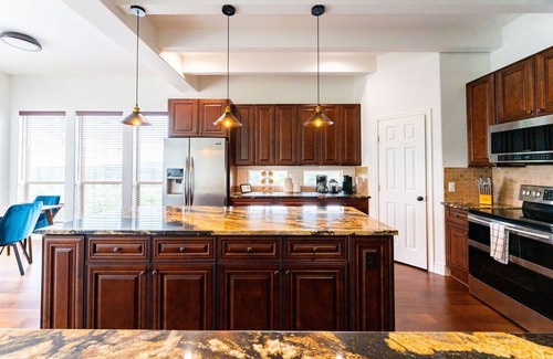 Northshore On Lake Travis House | Lake Travis Getaway - Infinity Pool, Game Room & Custom Theater for Relaxation