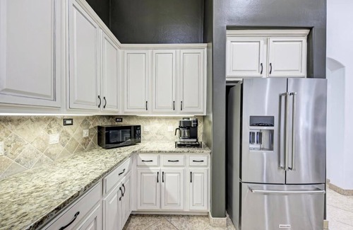 Cardinal Hills Estates House | Lake Travis Luxe Corporate/Family/Retreat Rental