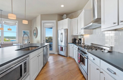 Spicewood Villa | Lake Travis Retreat | 5BR | BBQ | Pickleball