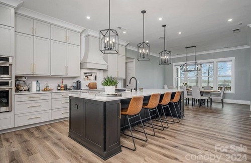 Denver House | Lake vacation! Private rooms, bar, shuffleboard, foosball, darts & theater room