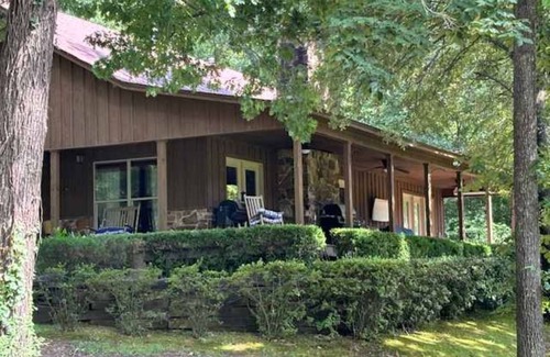 Texarkana House | Lake View Cabin