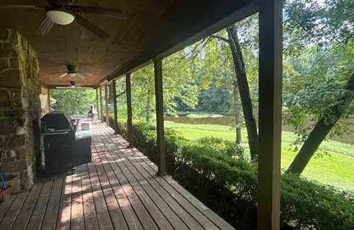Texarkana House | Lake View Cabin