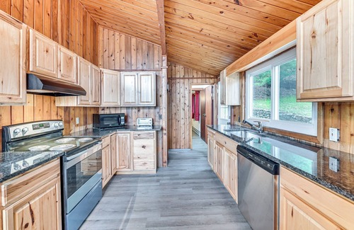 Hadley Cabin | Lake-View Cabin w/Furnished Deck in Hadley!