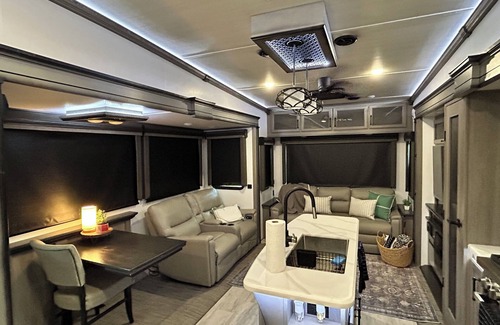 Mayo House | Lake View Country Glamping on 40+ Serene Acres