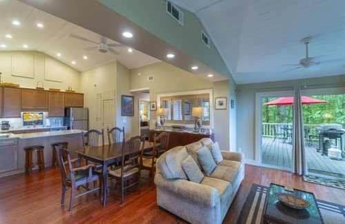 Clarkesville House | Lake View Escape– Mountain Cottage with Lake Burton Views