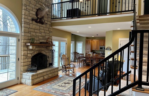 Scottsville House | LAKE VIEW GETAWAY: On Barren River Lake, Great for Groups, 2 Decks,