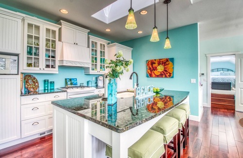 Manson House | Lake view home w/deck, huge lawn, patio & outdoor kitchen - near downtown