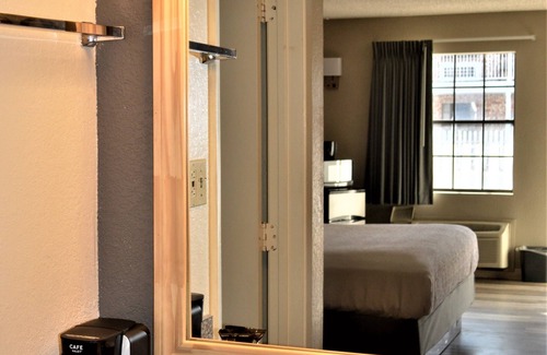 Granbury Hotel | Lake View Inn