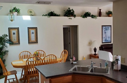 Morgan Point House | Lake View/Large Private Pool/Free Wifi/Cable TV/AC/Low Rates/Beautiful Home