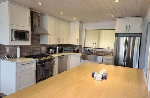 Vernon House | Lake view luxury 3 bedroom home with hot tub