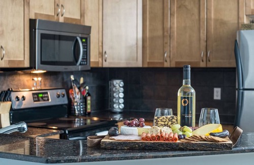 East Kootenay Apartment | Lake View | Modern | Cozy | Pool | Hot Tub