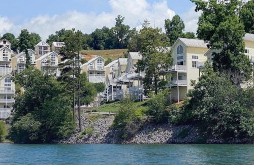 La Follette House | Lake View Paradise