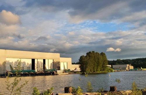 Renton House | Lake View - Private - Spacious