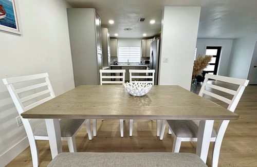 Hialeah House | Lake View Villa