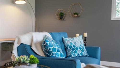 West Kelowna Estates House | Lake Views Beach Home 6 mins to downtown BL# 10232