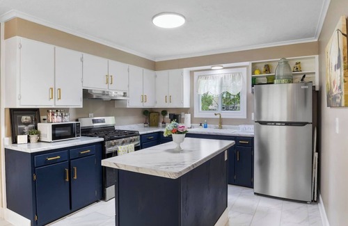 Seneca Falls House | Lake Views | Cayuga Wine Trail | Hot Tub | FLX