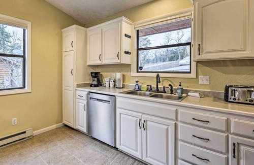 Arrow Point House | Lake Views: Table Rock Lake Retreat w/Fenced Yard