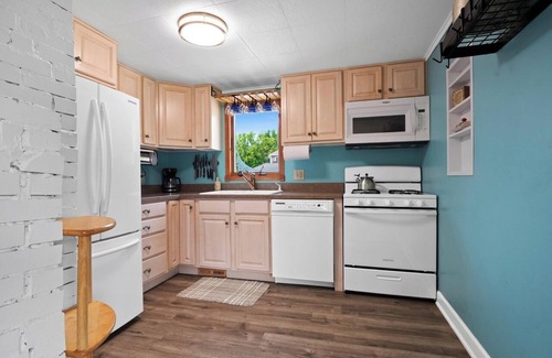 Enchanted Hills House | Lake Wawasee Retreat: private pool, hot tub & pier