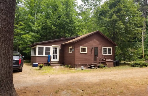 Moultonborough Cottage | Lake Winni 2 Bedroom plus - use of small boats - Deepwood Lodges