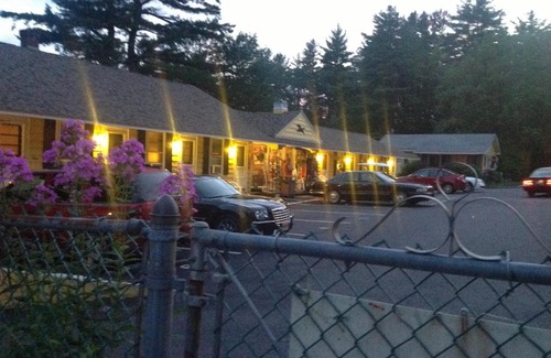 Weirs Beach Hotel | Lake Winnipesaukee Motel