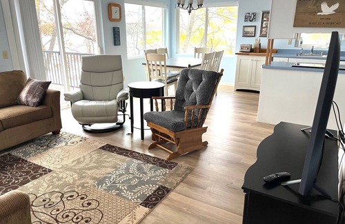 Lodi House | Lake Wisconsin Family Home with great views, beach access, pier.