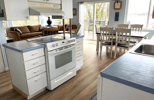 Lodi House | Lake Wisconsin Family Home with great views, beach access, pier.