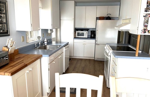 Lodi House | Lake Wisconsin Family Home with great views, beach access, pier.