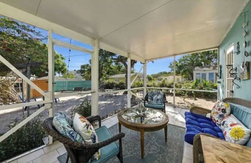 Lake Worth House | Lake Worth Historic District - 2/1 w outdoor patio - close to everything