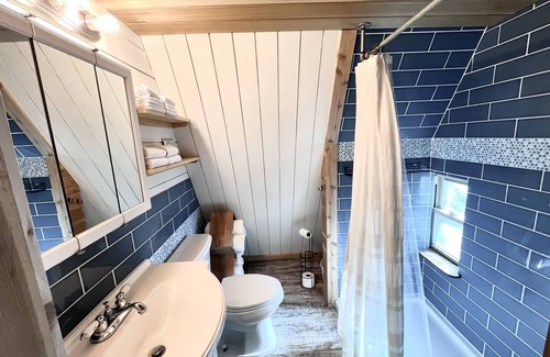 Hoyt Cabin | LakeFire Cabin: A-Frame, Modern Touches, Steps from Lake, Lake Views w/ Fire Pit