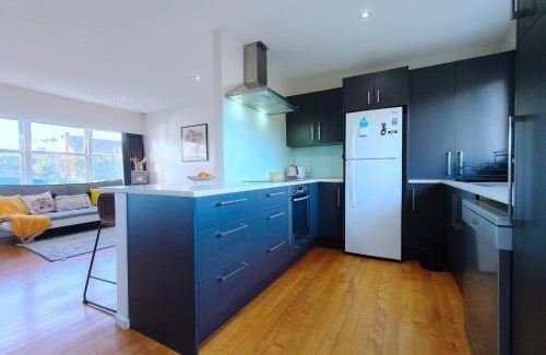 Takapuna Villa | Lakefornt Central Comfort Near Beach