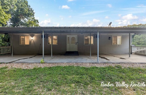 Edwards Apartment | Lakefront 2BR Retreat w/Dock Access+Scenic Views