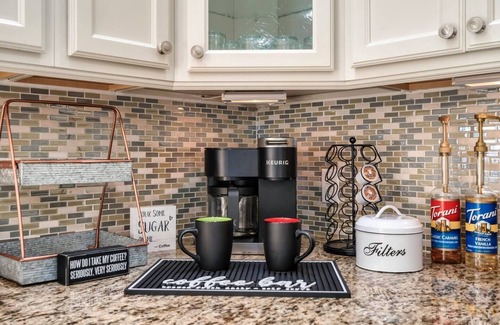 Dandridge House | Lakefront - 3 Levels of Amazing!