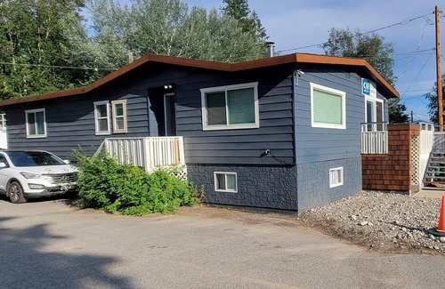 Christina Lake House | Lakefront & 40 mins from Red Mountain; cross country & fishing at your doorstep!