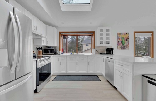 Tobyhanna House | Lakefront | AC | Pool Table | Kayaks | Refined