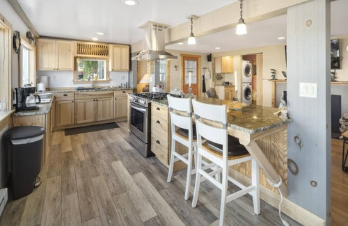 Trumansburg Cottage | Lakefront Autumn Retreat, Wine Trail, State Park, Ithaca, Hiking