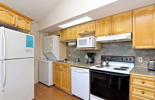 Lakeway House | Lakefront Bungalow - Shared Community Pool/Hot Tub #3