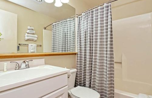 Lakeway House | Lakefront Bungalow With Community Poolhot Tub #9