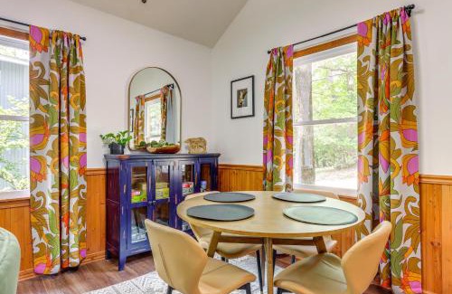 Eureka Springs House | Lakefront Cabin Less Than 3 Mi to Dtwn Eureka Springs!