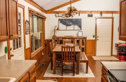 Lost Bridge Village House | Lakefront Cabin on beautiful Beaver Lake - 2bdrm 2bath sleeps 6