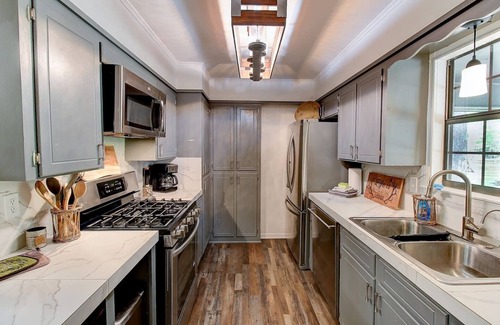Shreveport Cabin | Lakefront cabin with fireplace, firepit, Kayaks & Canoes!