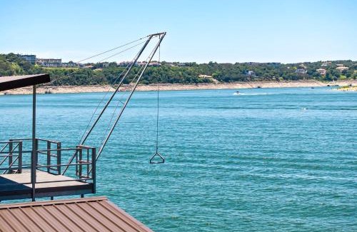 Eck Lane on the Lake House | Lakefront Cabins - Boat Dock - Firepit