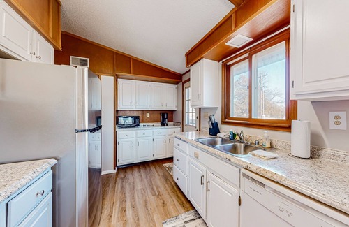 Lost Bridge Village House | Lakefront charmer with game room, decks, & excellent fishing - near rec center